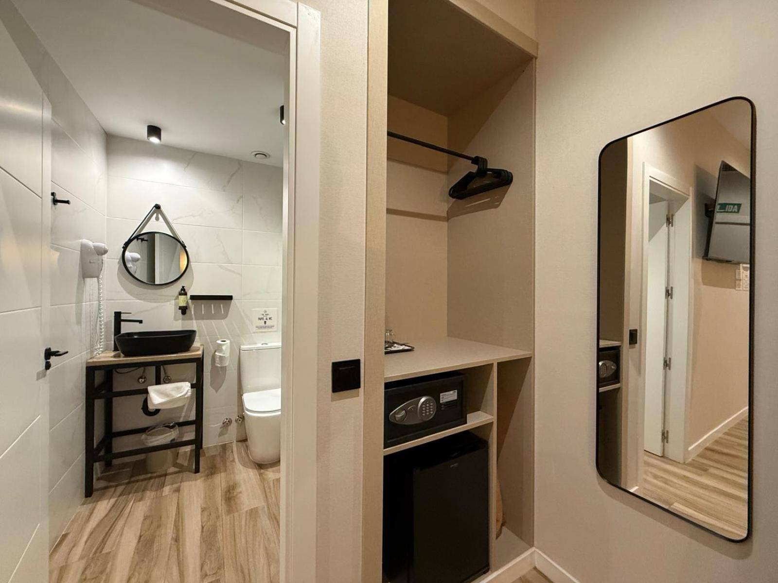 Cc Opera Suites Madrid Eksteriør bilde